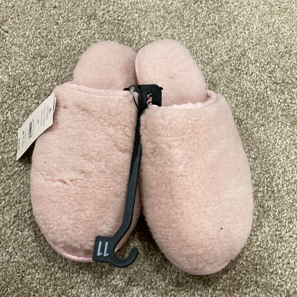 Bundle 2 NWT Secret Treasures slippers - size 11 - Picture 2 of 8